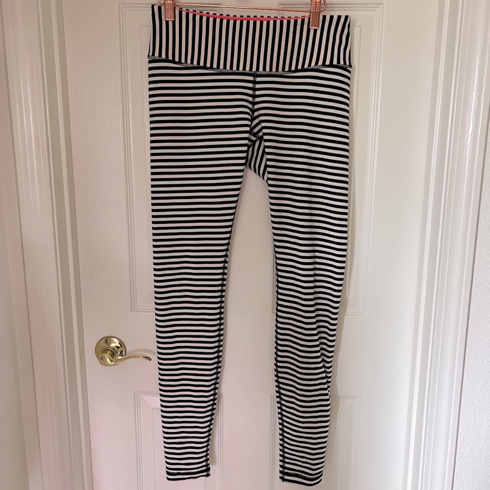 Lululemon full length leggings black and white striped pink waist size 8